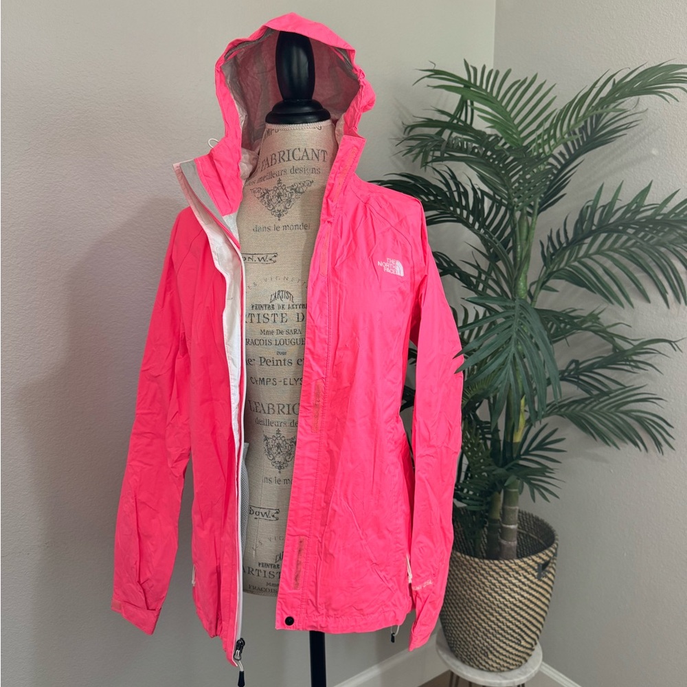 The North Face Women's Pink Water Repellent Windbreaker